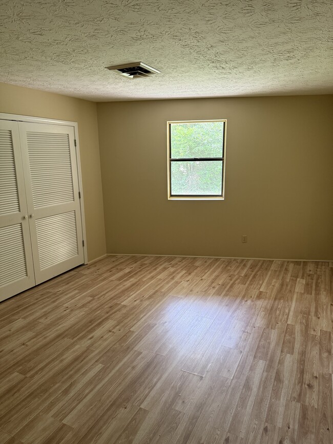 Building Photo - 2106 W Elm St
