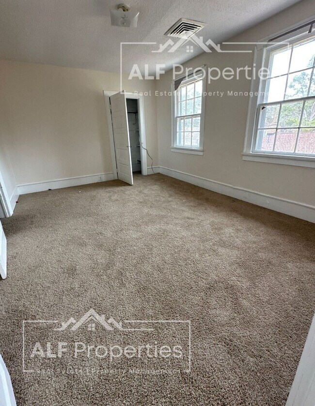 Foto del edificio - 3BR/2BA | Two Stories | Large Living Room & Dining Room