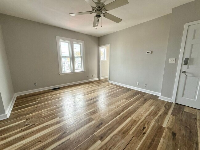 Foto del edificio - 13 Brooks Ave