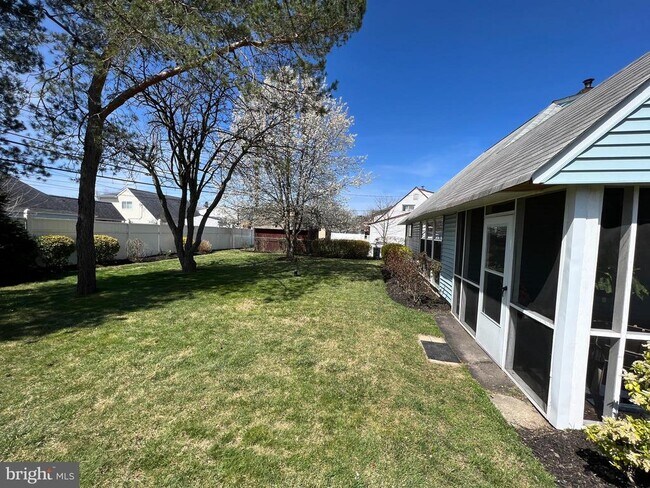 Foto del edificio - 15 Catalpa Ln