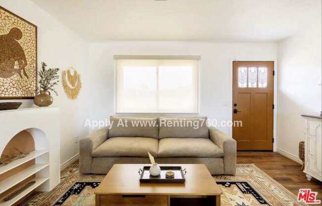 Foto del edificio - Updated 3 Bed 2 Bath Home on 2.5 Fenced In Acres with paid SOLAR PANELS!!