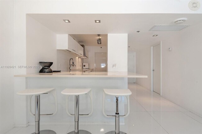 Foto del edificio - 100 Lincoln Rd