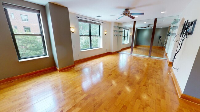 Building Photo - Kalorama Two Bedroom/Two Bathroom on Quiet Street-Updated Steam Shower, Washer/Dryer In Unit, & M...