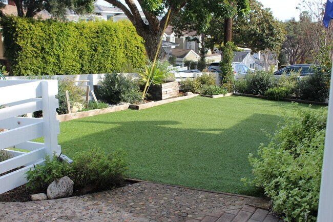Enclosed yard - 840 12th Ct