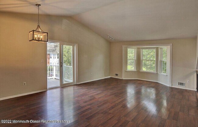 Building Photo - 294 Tulip Ln