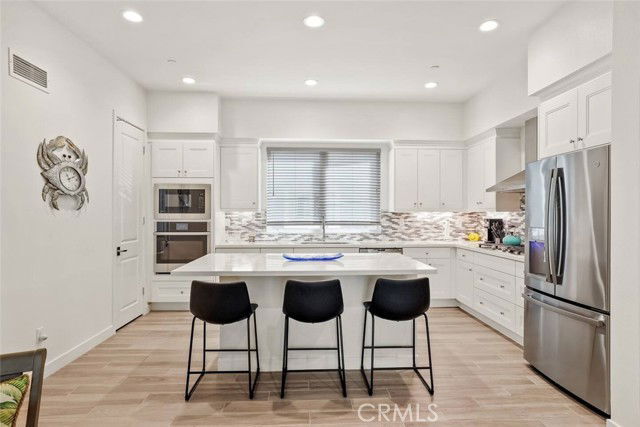 Foto del edificio - 985 Doheny Way