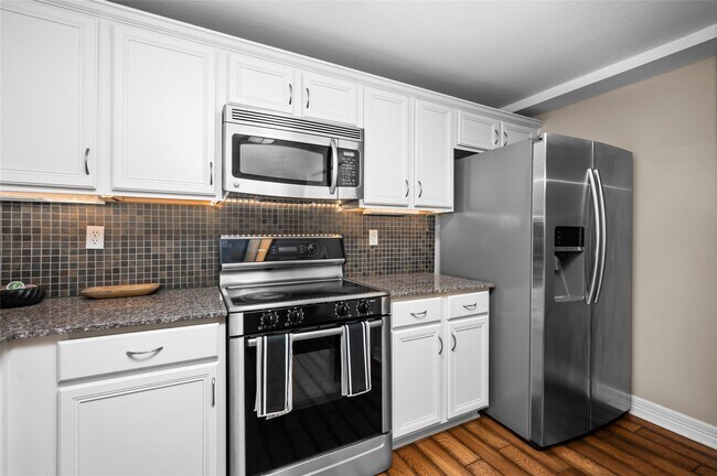 Building Photo - 3501 Chenevert St