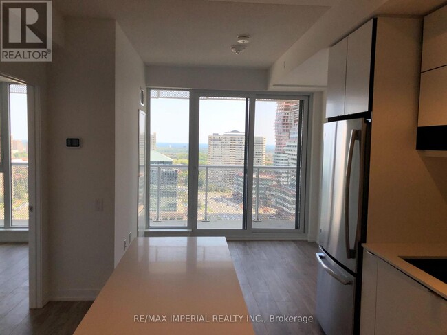 Photo du bâtiment - 4065 Confederation Pkwy