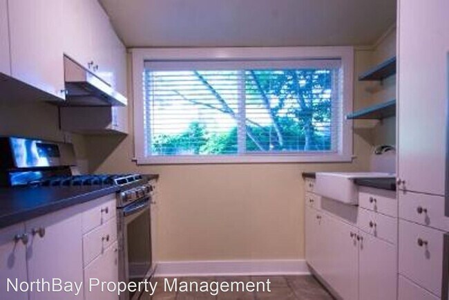 Building Photo - 2 br, 1 bath House - 20272 River Blvd