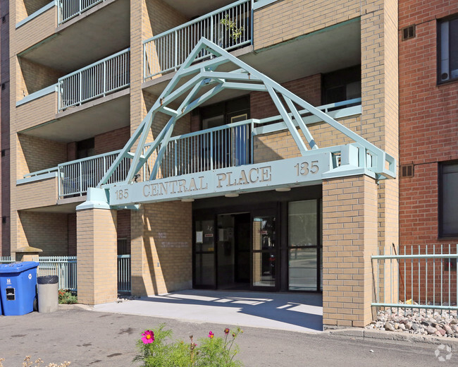 Building Photo - Central Place