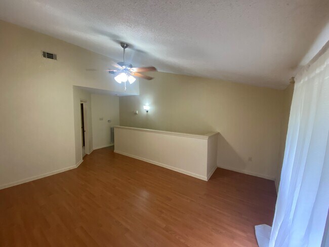 Foto del edificio - 8455 Summa Ave