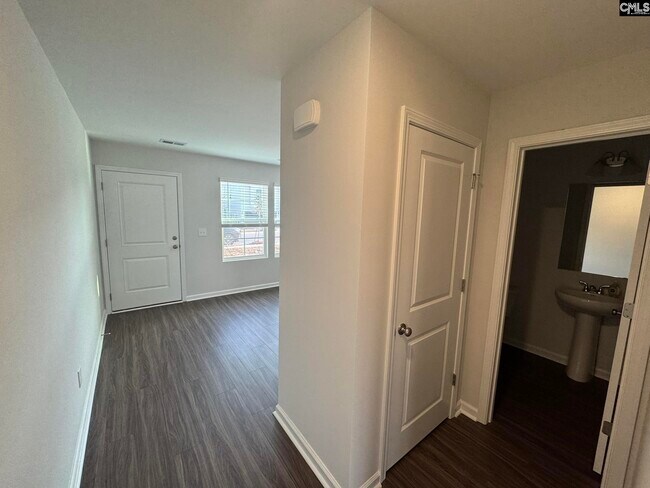 Foto del edificio - 3052 Hallsdale Dr