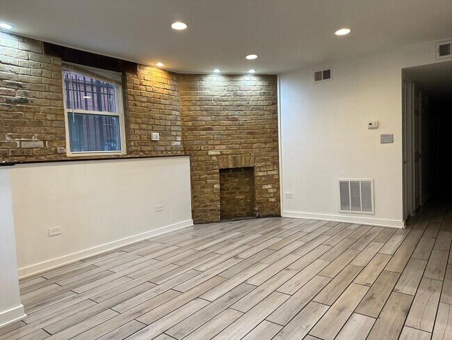 Foto del edificio - 2620 N Wilton Ave