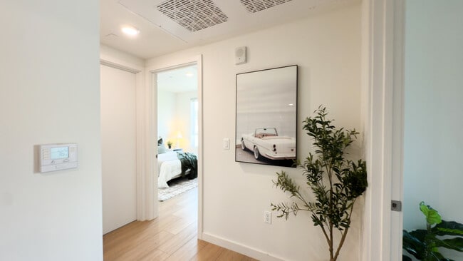 Building Photo - Sophia Hollywood