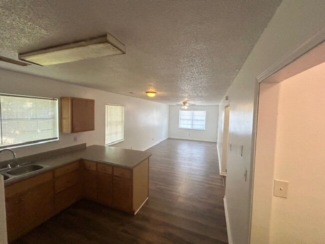 Building Photo - Pascagoula 3 Bedroom Duplex
