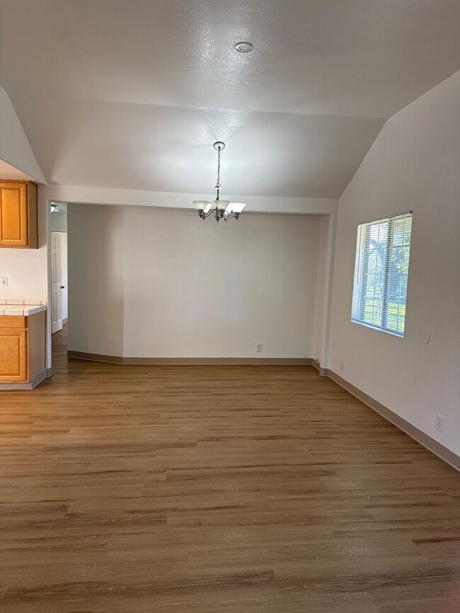 Foto del edificio - Single Story 3 Bedroom 2 Bath in Gilroy