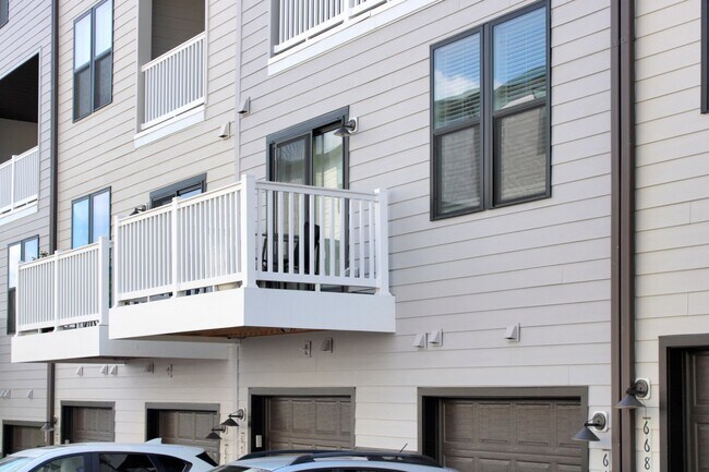 Foto del edificio - One-Room in shared condo