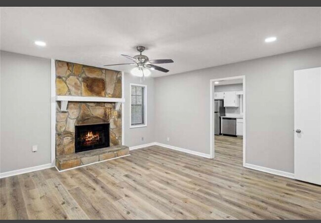 Foto del edificio - 338 Bradley Woods Ct NW