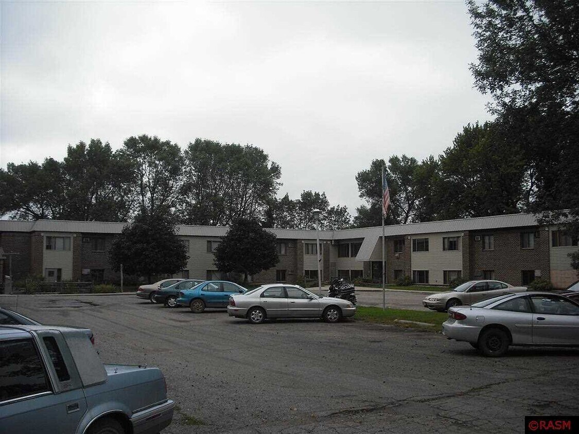 Primary Photo - 3200 Maple Ave