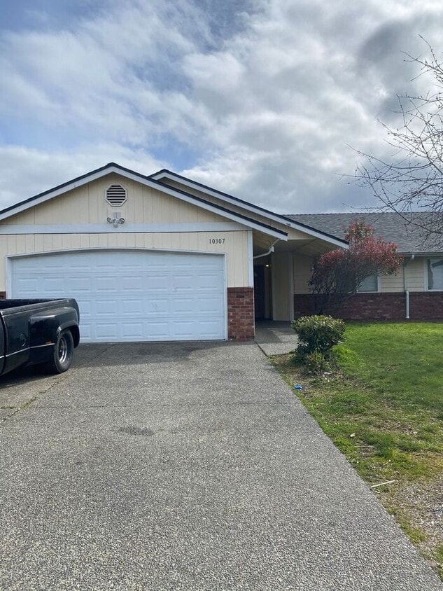 Great Updated 3 Bedroom Duplex! House for Rent in WA