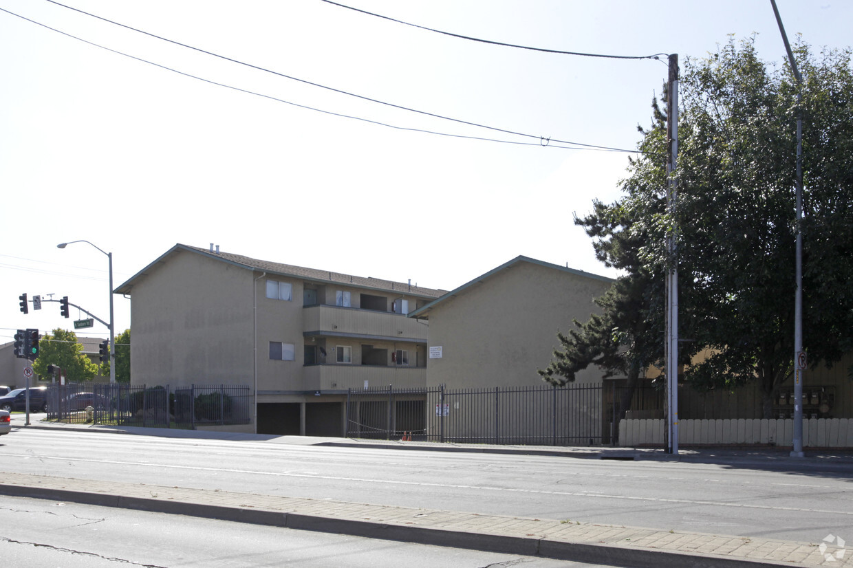 Foto del edificio - 618 N Sanborn Rd