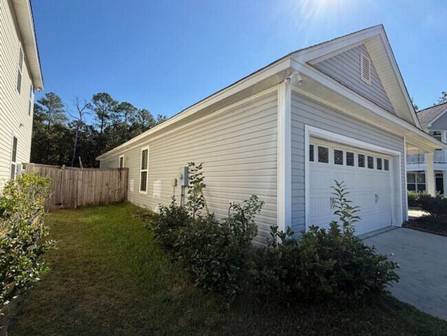 Building Photo - 3 Bedroom 2 Bath House in Brickhope Greens...