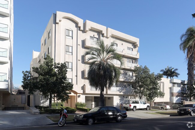 Building Photo - 714 S Serrano Ave