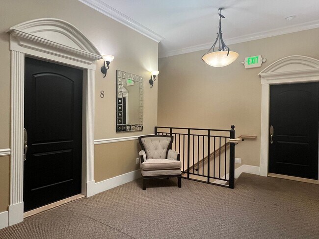 Foto del edificio - One Bedroom, One bath Apartment in Downtown Ashland | Available Now