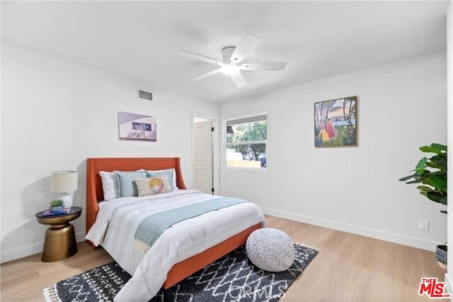 Foto del edificio - 24155 Kittridge St