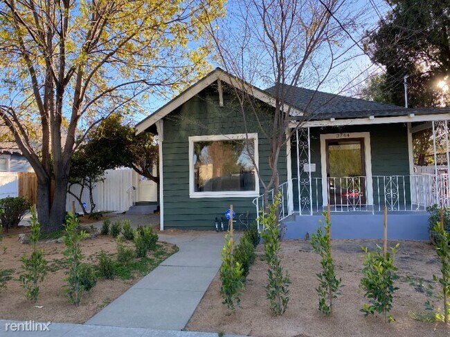 Building Photo - 2 br, 2 bath House - 3744 Stoddard Ave