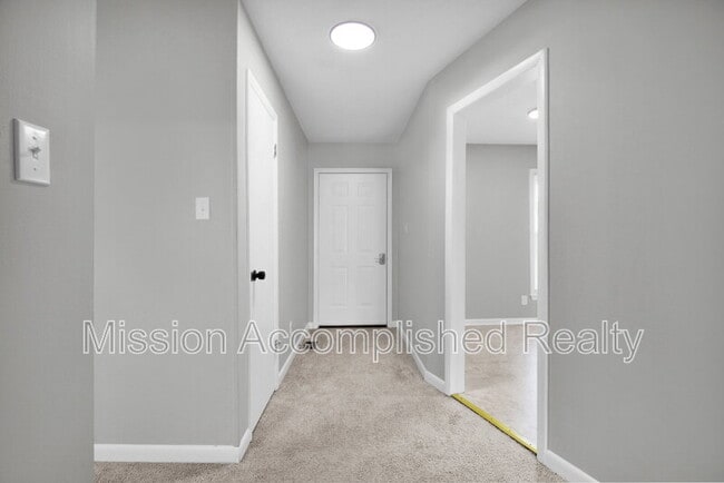 Building Photo - 3304 Redfox Rd