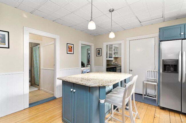 Building Photo - 432 Por La Mar Cir