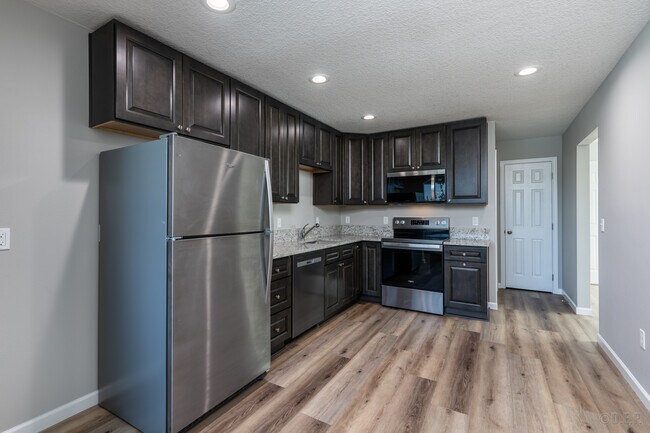 Foto del edificio - 2013 Columbia Blvd