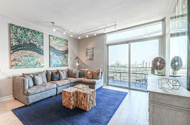 Foto del edificio - High-Rise Complex ** 1-3 Beds