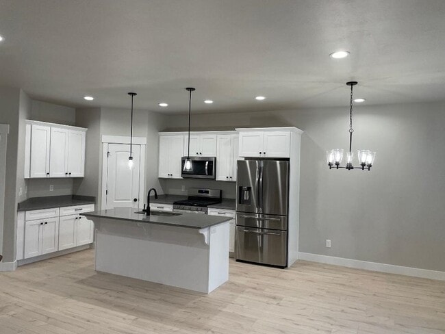 Building Photo - 3760 Big Horn Dr