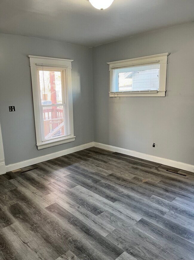 Loving room - 808 Erie St
