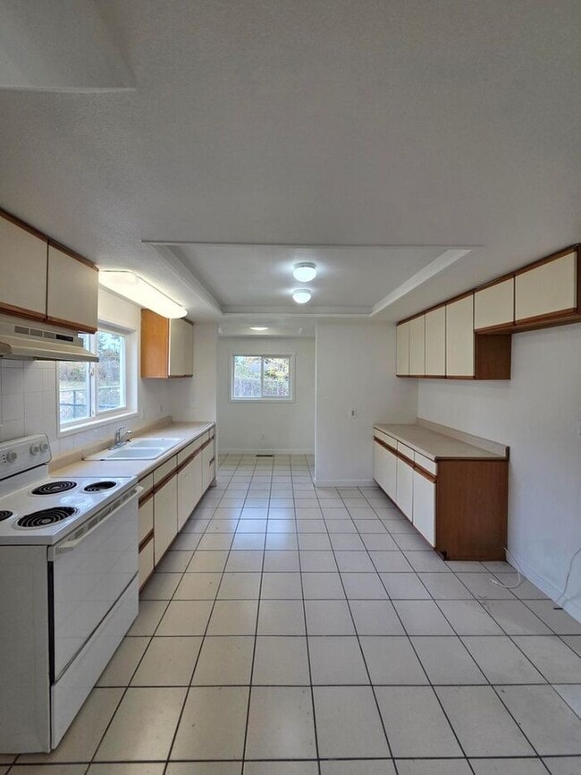 Foto del edificio - 3 Bed, 1.5 Bath Home in Tacoma! **MOVE IN SPECIAL** $500 OFF First Month Rent!!