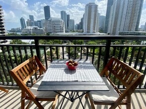 Building Photo - 540 Brickell Key Dr