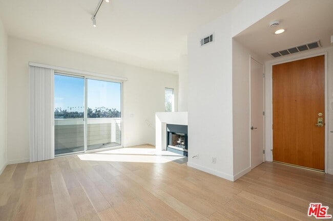 Foto del edificio - 1653 Micheltorena St