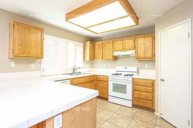 Foto del edificio - 1420 Sunswept Dr
