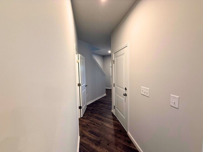 Building Photo - 144 Gervais Cir