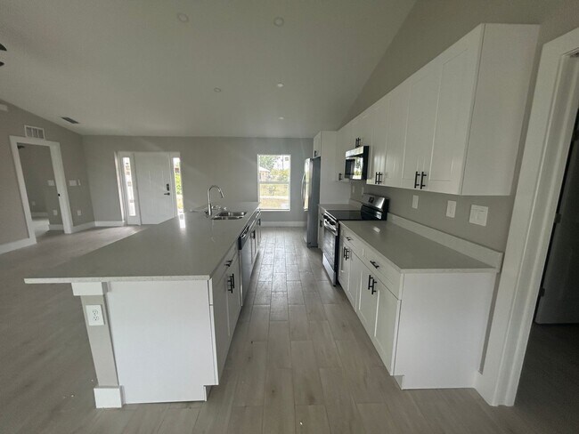Foto del edificio - Brand new construction never lived in 4/3