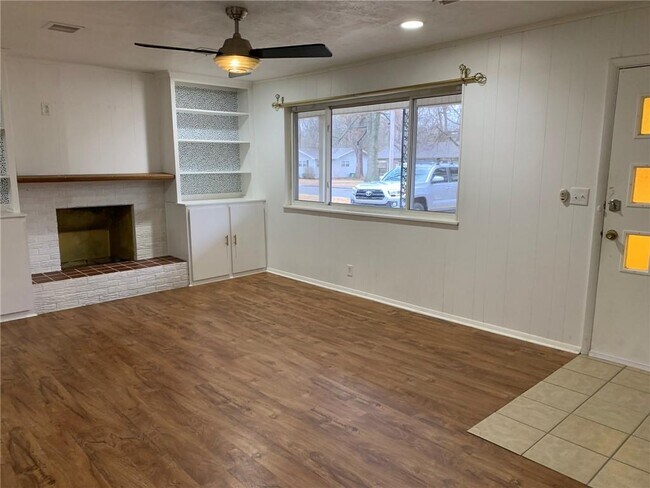 Building Photo - 1224 N Turner Ave