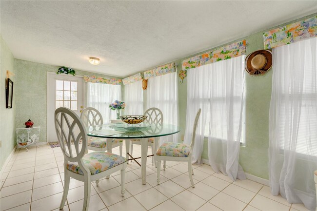 Foto del edificio - 653 Timber Bay Cir E