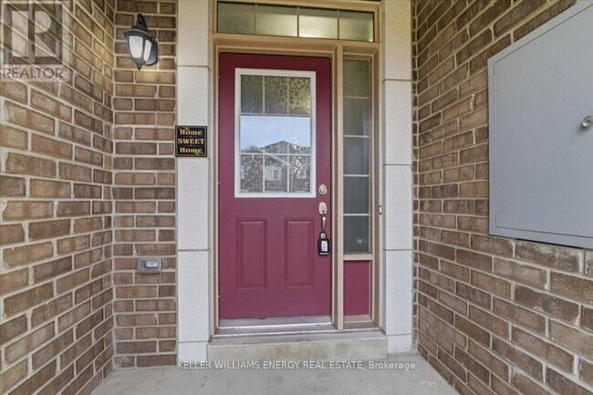 Building Photo - 18 Rimrock Cres