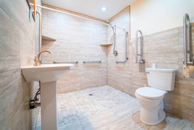 Building Photo - 10224 N Briar Cliff Dr