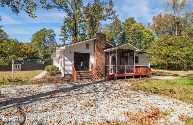 Building Photo - 4 br, 3.5 bath House - 2963 Carolyn Drive