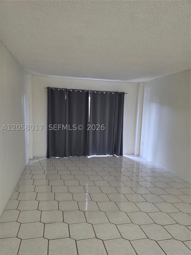 Building Photo - 4158 Inverrary Dr