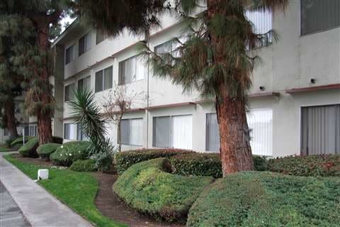 Building Photo - 1544 E Fedora Ave