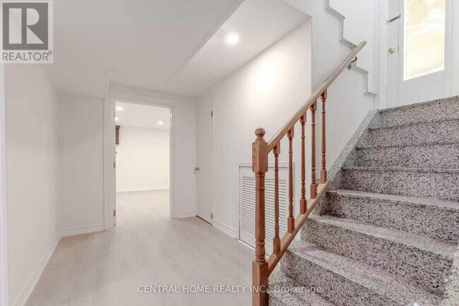 Photo du bâtiment - 12 Scarden Ave